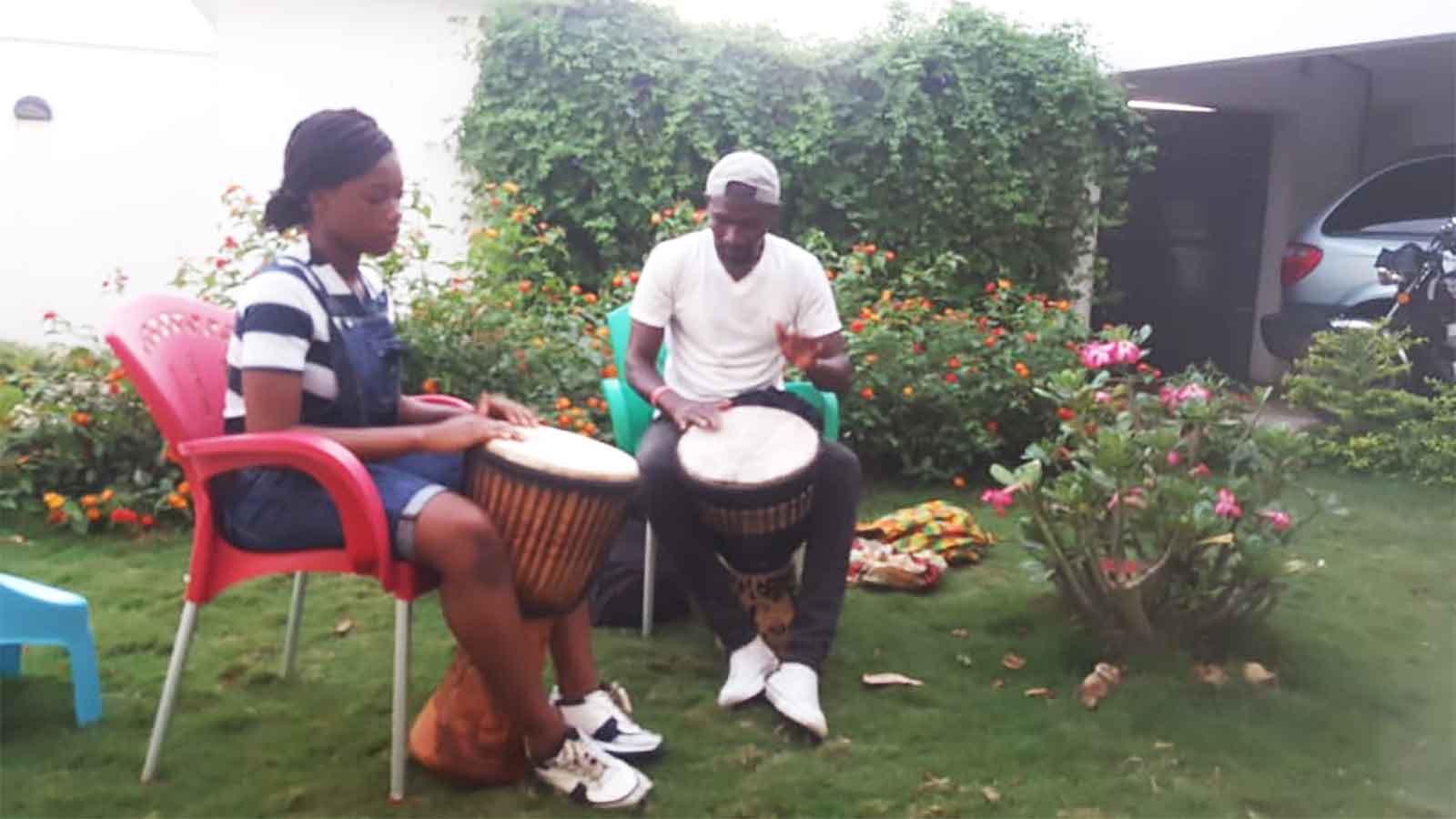 hotel-lina-cour-musique-djembe